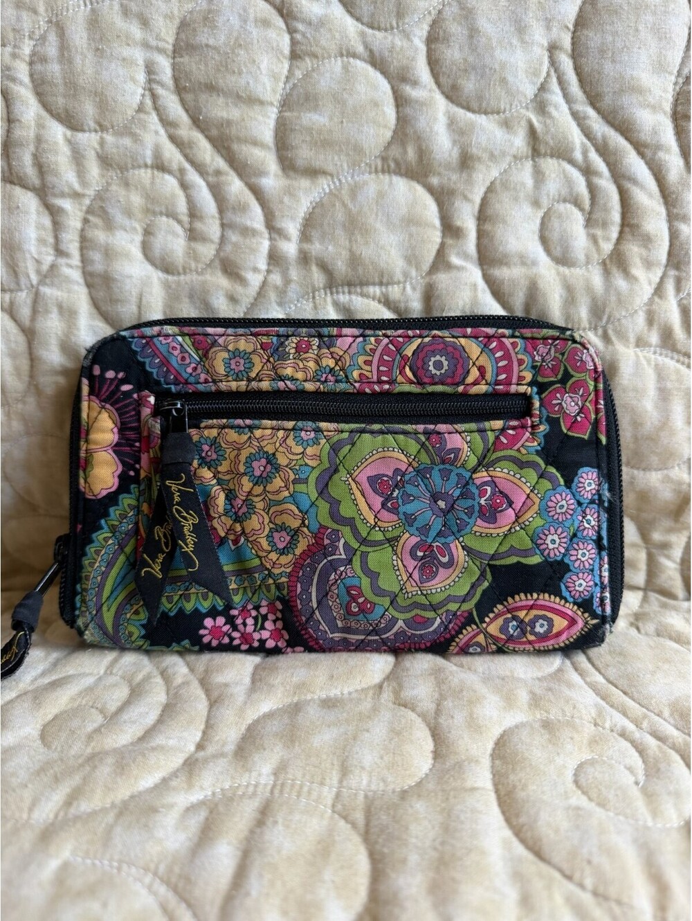 Vera Bradley Zippered Wristlet Symphony In Hue, Retired Pattern